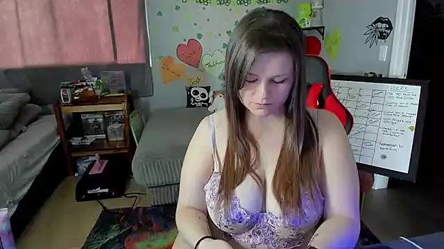 DelilaFields2 online show from May 3, 2026, 7:42 pm