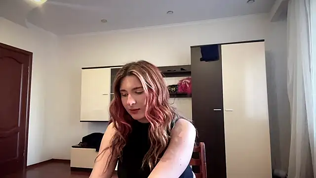 June Kiss online show from May 4, 2026, 2:24 pm