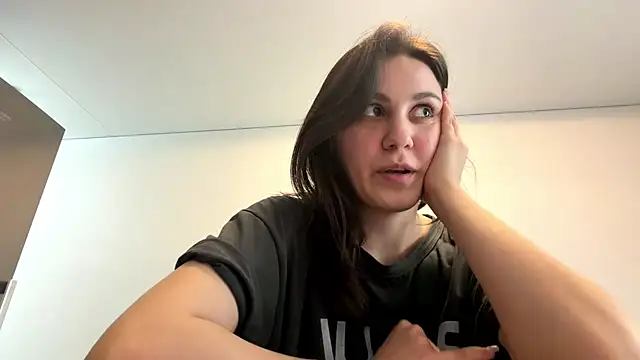 www Lily13 online show from April 24, 2026, 5:43 am