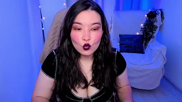 MomoRins online show from May 27, 2026, 10:51 pm