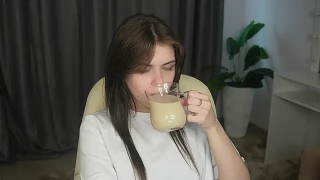 MertieFlechsig online show from April 25, 2026, 3:42 pm