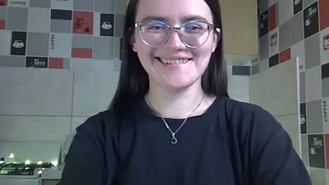 Miss Tinakiss online show from April 21, 2026, 5:50 pm