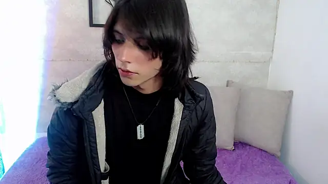 Snapshot of raven_n_matt chatting on April 29, 2026, 8:37 pm raven n matt online show from April 29, 2026, 8:37 pm