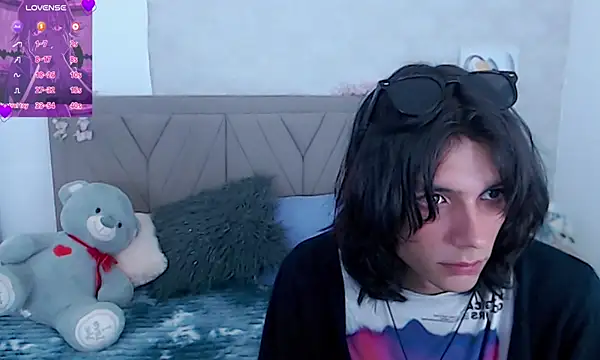 Snapshot of raven_n_matt chatting on May 16, 2026, 7:01 pm raven n matt online show from May 16, 2026, 7:01 pm