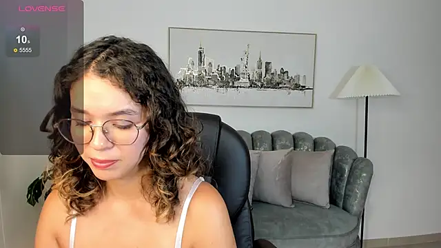 Snapshot of sienna_luxor chatting on May 15, 2026, 11:45 pm sienna luxor online show from May 15, 2026, 11:45 pm