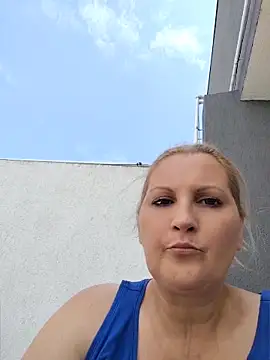 Divineblond online show from May 11, 2026, 11:05 am