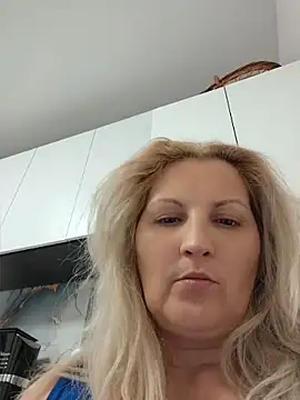 Divineblond online show from May 13, 2026, 11:00 pm