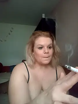 Maryquenn online show from June 22, 2026, 4:37 pm