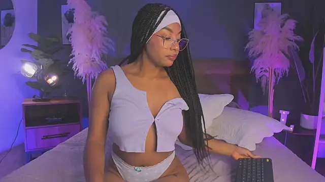 Lynncute online show from June 25, 2026, 4:12 am