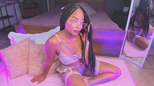 Lynncute online show from June 27, 2026, 4:17 am
