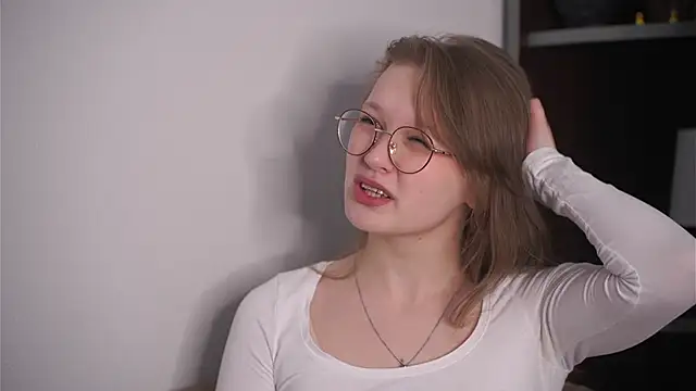 MarisaPuent online show from April 25, 2026, 4:37 am