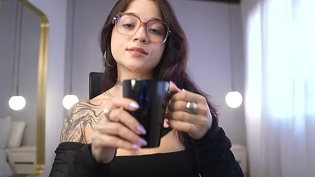 Charlotte Rossee online show from May 12, 2026, 2:03 pm