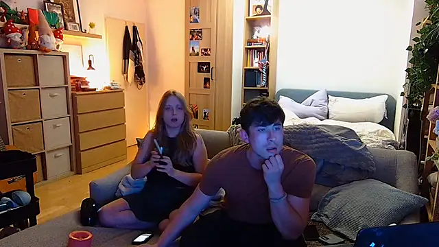 Goldensummar online show from April 22, 2026, 8:54 pm