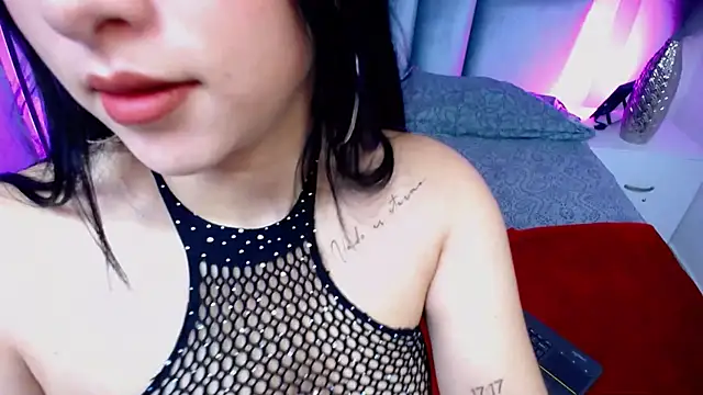 EmmyCastillo online show from July 7, 2026, 2:10 pm