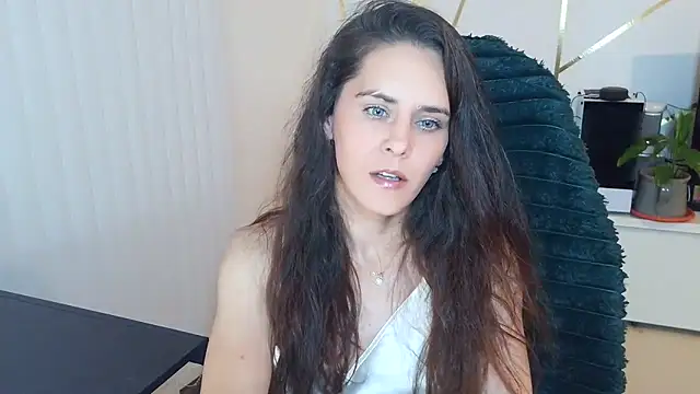 khalessi13 online show from June 5, 2026, 10:26 pm