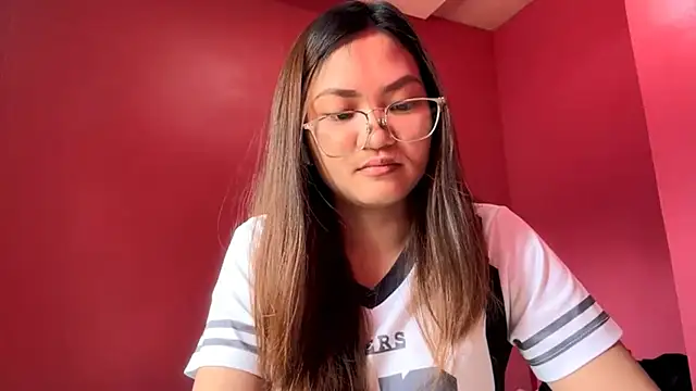 AliseSchiller online show from April 25, 2026, 6:05 am