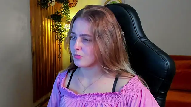 EllaBells online show from May 7, 2026, 9:03 am