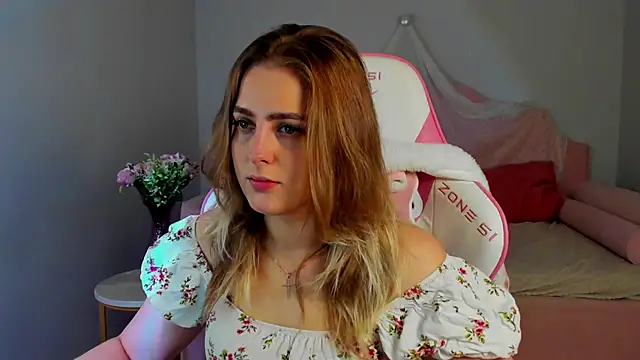 EllaBells online show from June 4, 2026, 5:02 am