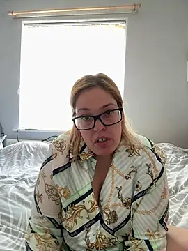 SecretRavenXO online show from May 21, 2026, 11:39 am