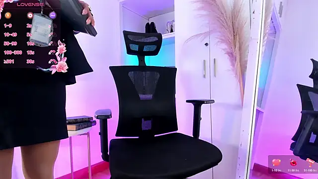 RachelArias online show from June 25, 2026, 12:09 pm