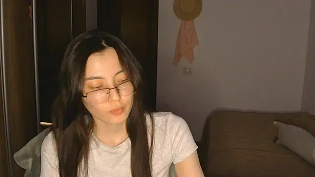AshleyTropiano online show from June 11, 2026, 4:27 pm