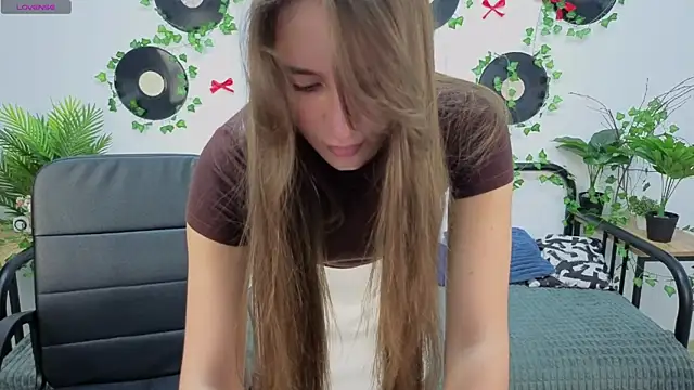 NicoleWells22 online show from June 23, 2026, 7:17 am
