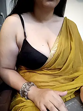 Snapshot of Aayaat__ chatting on June 13, 2026, 6:33 am Aayaat online show from June 13, 2026, 6:33 am