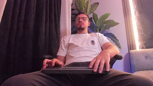 chris gold  online show from April 23, 2026, 8:11 pm