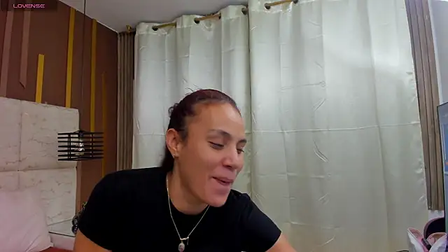 Snapshot of AlahiaEvanz chatting on May 22, 2026, 2:30 am AlahiaEvanz online show from May 22, 2026, 2:30 am