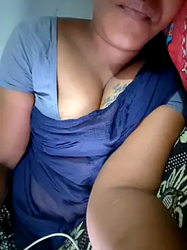 Snapshot of Tamil_Hot_HoneyBee chatting on June 9, 2026, 3:07 am Tamil Hot HoneyBee online show from June 9, 2026, 3:07 am
