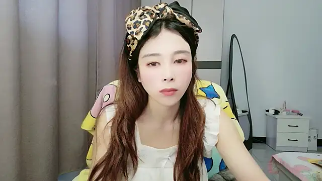 xiaoxiaohong030 online show from June 8, 2026, 1:28 am
