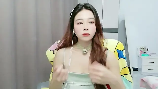xiaoxiaohong030 online show from June 9, 2026, 3:23 pm