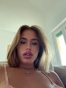 jessicablondexxx online show from August 9, 2026, 2:22 pm