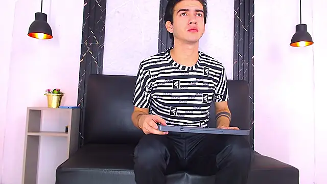Snapshot of Feiccer_Castquer chatting on April 27, 2026, 11:30 am Feiccer Castquer online show from April 27, 2026, 11:30 am