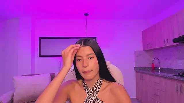 amber willow online show from May 18, 2026, 4:07 am