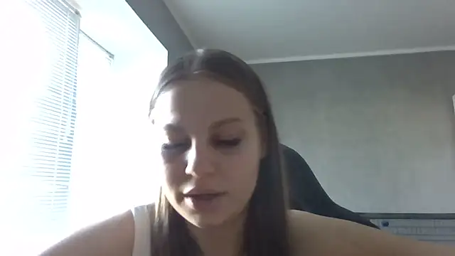  Linsyy ee  online show from May 8, 2026, 2:33 pm