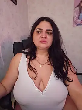 -CUTE-EVVIL- online show from May 26, 2026, 5:31 pm