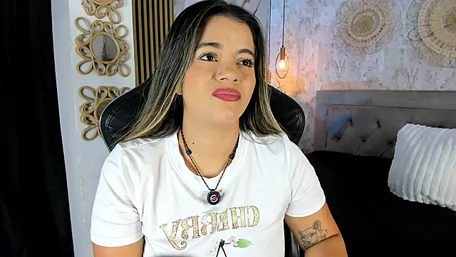 Snapshot of Leidy_2026 chatting on June 19, 2026, 1:04 pm Leidy 2026 online show from June 19, 2026, 1:04 pm