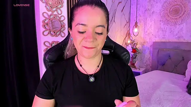Snapshot of Leidy_2026 chatting on June 24, 2026, 1:10 pm Leidy 2026 online show from June 24, 2026, 1:10 pm