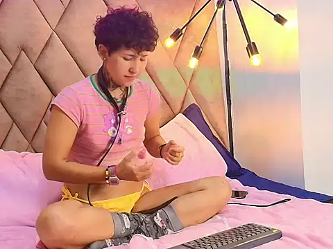 Zoe-xox online show from April 28, 2026, 10:37 pm