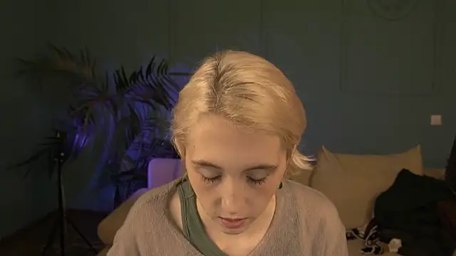 Elen Moore online show from April 27, 2026, 5:49 am