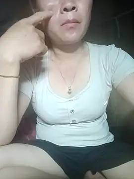 Snapshot of Lella_01 chatting on June 5, 2026, 6:52 am Lella 01 online show from June 5, 2026, 6:52 am