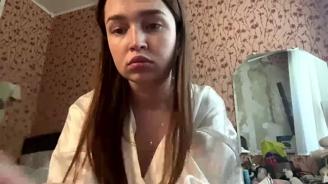Chloooee online show from July 13, 2026, 10:40 am