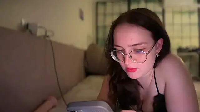 FoxyMiaa online show from April 30, 2026, 5:08 pm