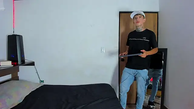 Darwinstark  online show from April 27, 2026, 8:18 pm