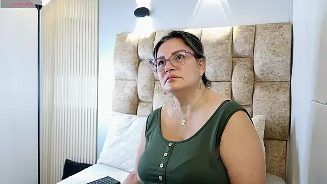 Carolina crus  online show from June 13, 2026, 11:19 am