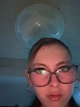 Lina-420 online show from May 14, 2026, 9:54 pm