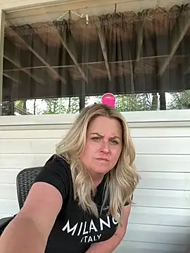 Bruiserboomer2 online show from May 18, 2026, 6:47 pm