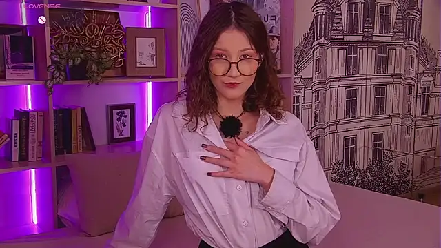Aria Alves online show from June 13, 2026, 4:49 pm