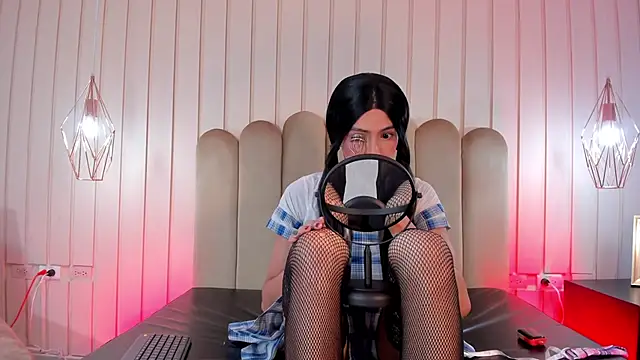 Snapshot of nicki-west chatting on June 2, 2026, 7:38 pm nicki-west online show from June 2, 2026, 7:38 pm